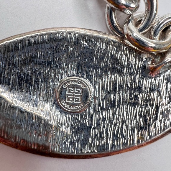 Sold | Givenchy vintage Silver Abstract Logo Tag Choker Chain Necklace - Picture 7 of 10